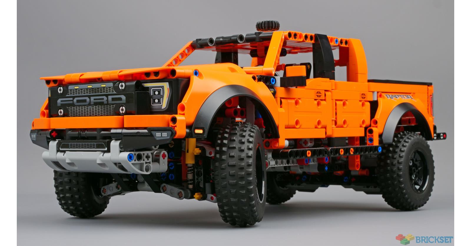 Lego Technic Ford F-150 Raptor vs Lego Technic Land Rover Defender: which  classic off-roader is best?